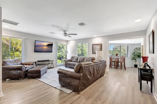 Residence photo 18