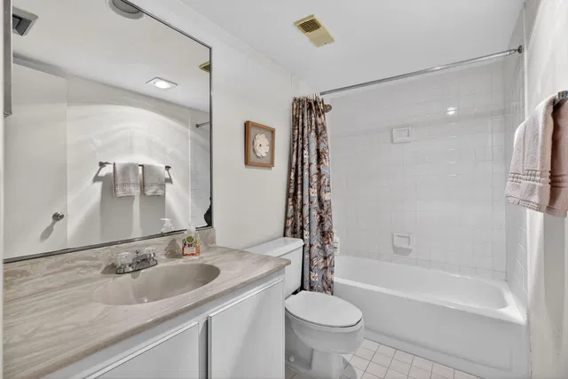 Unit 204 photo 16