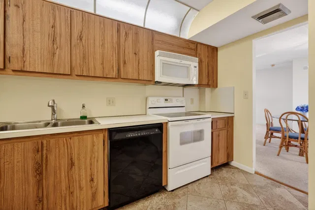 Unit 204 photo 17