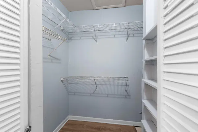 Unit 86 photo 11