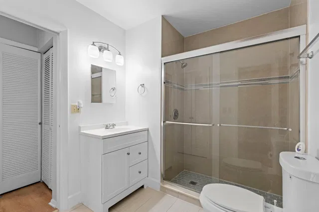 Unit 86 photo 12