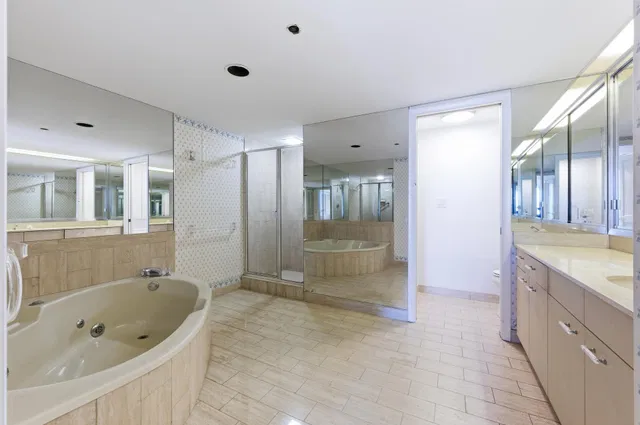 The Plaza of The Palm Beaches Unit 20b/c photo 15
