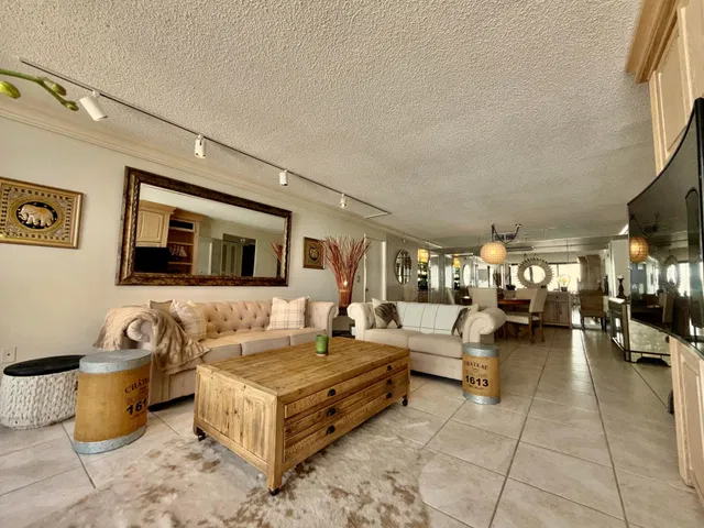 Unit 5110 photo 9