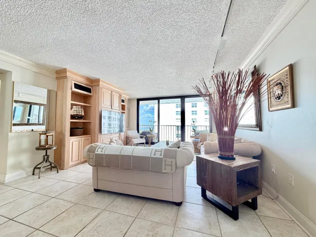 Unit 5110 photo 17