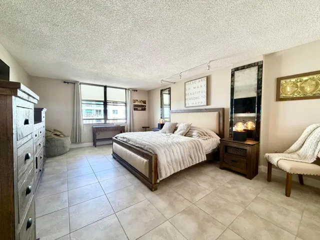 Unit 5110 photo 23