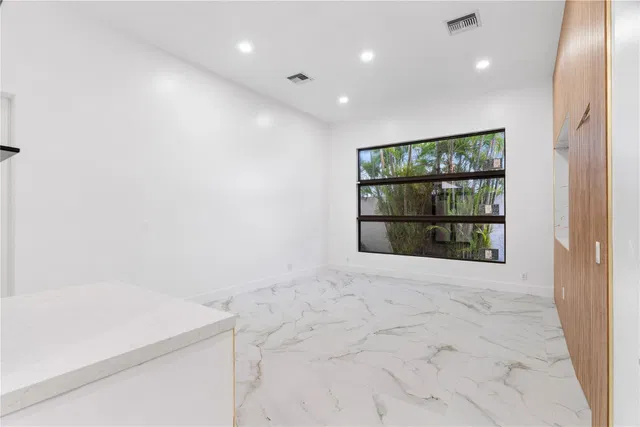  Residence photo 26