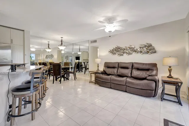 Unit 202 photo 5