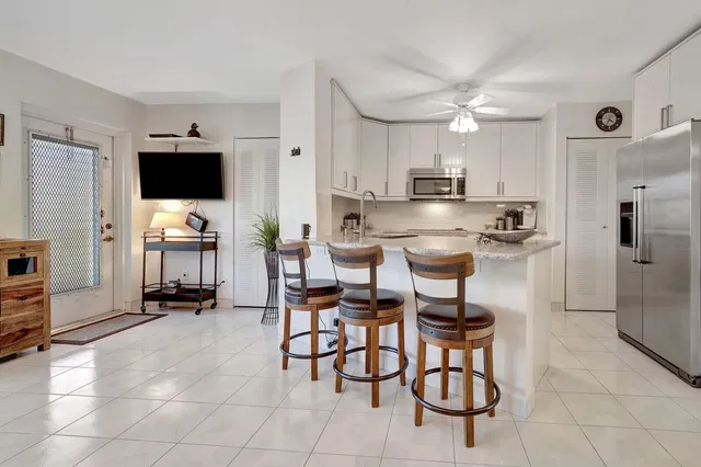 Unit 202 photo 8