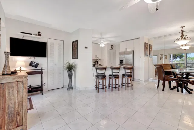 Unit 202 photo 11