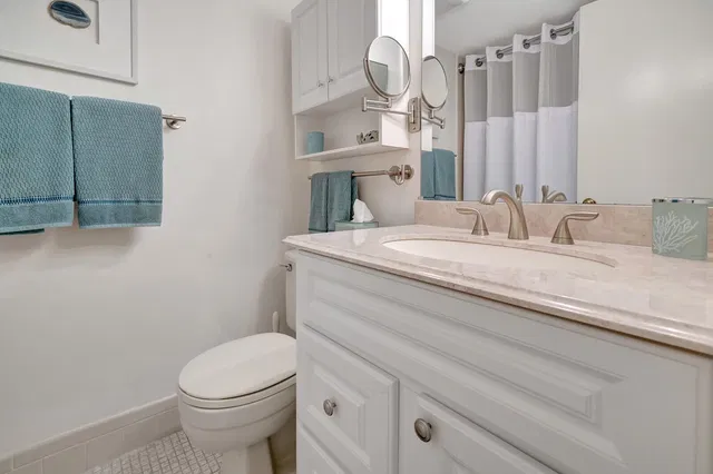 Unit 202 photo 12
