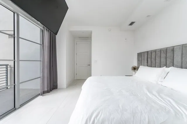 Tower 155 Unit 820 photo 9