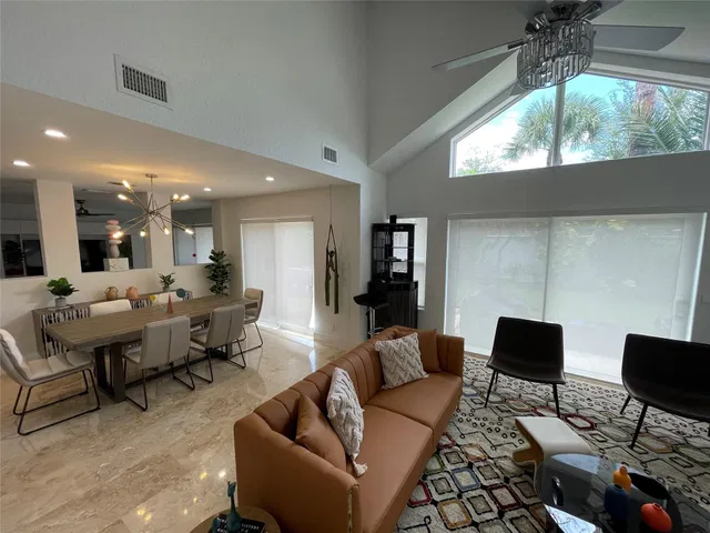  Residence photo 4
