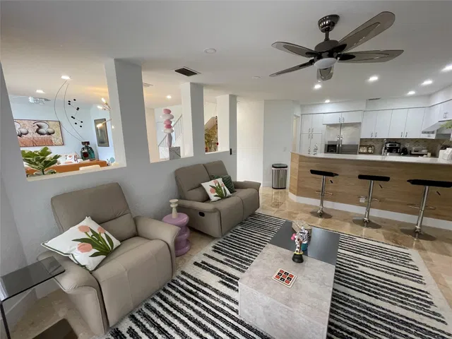  Residence photo 6
