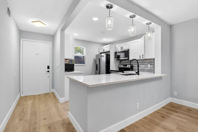 Unit 204 photo 11
