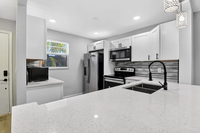 Unit 204 photo 12