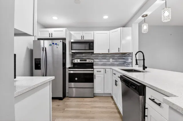 Unit 204 photo 14