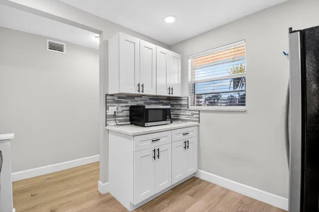 Unit 204 photo 15