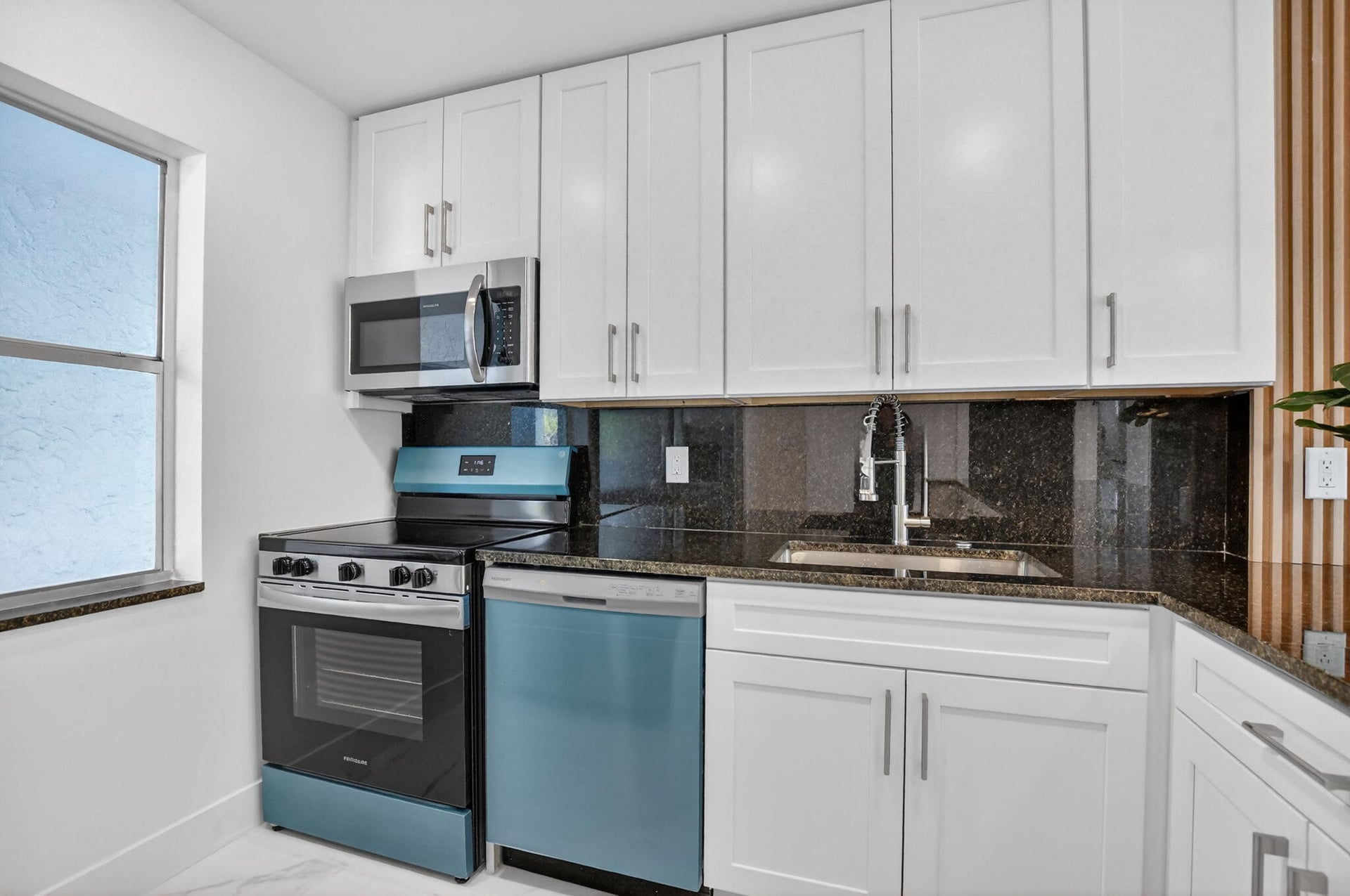  Unit 425 photo 5