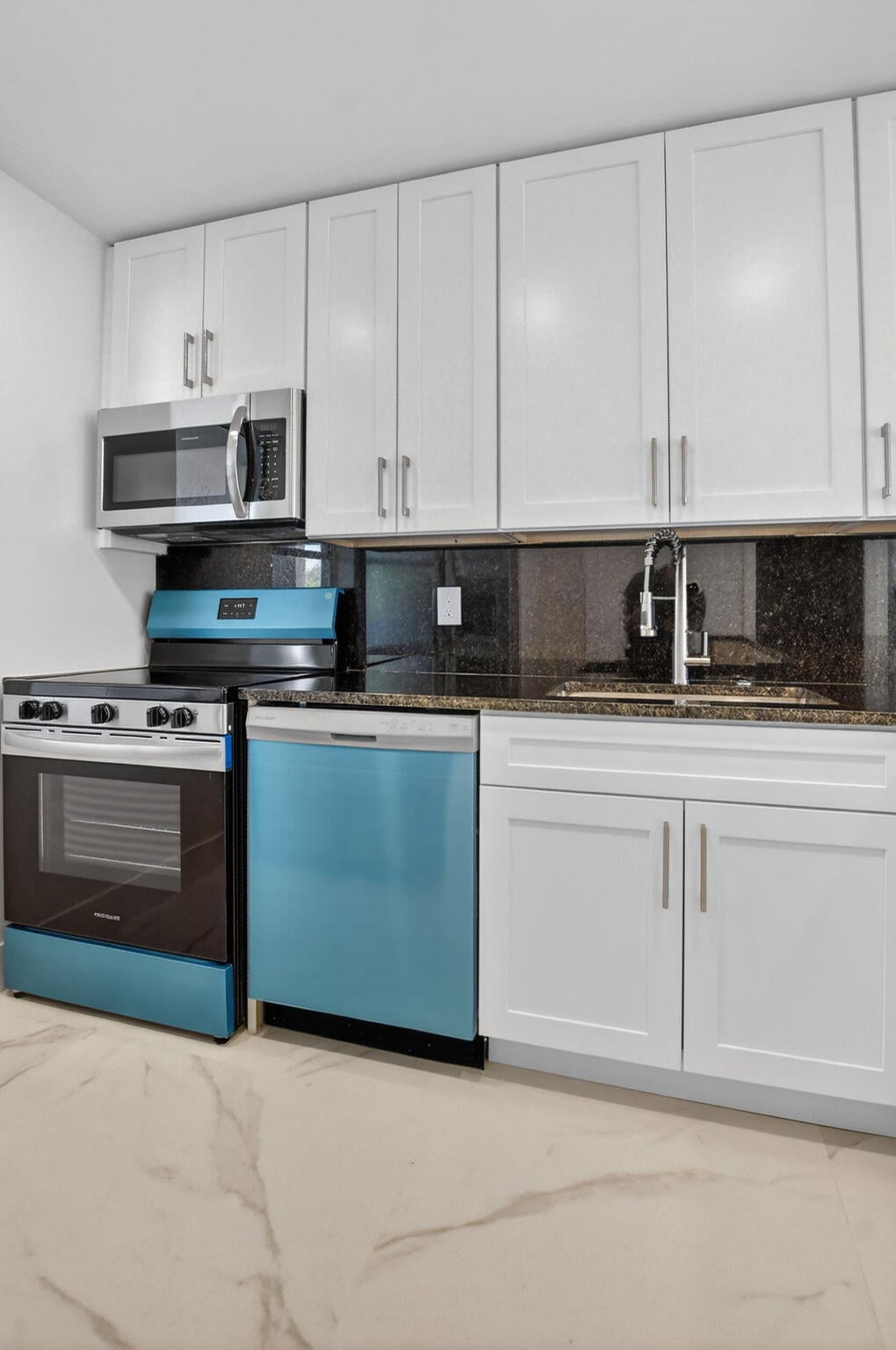  Unit 425 photo 8
