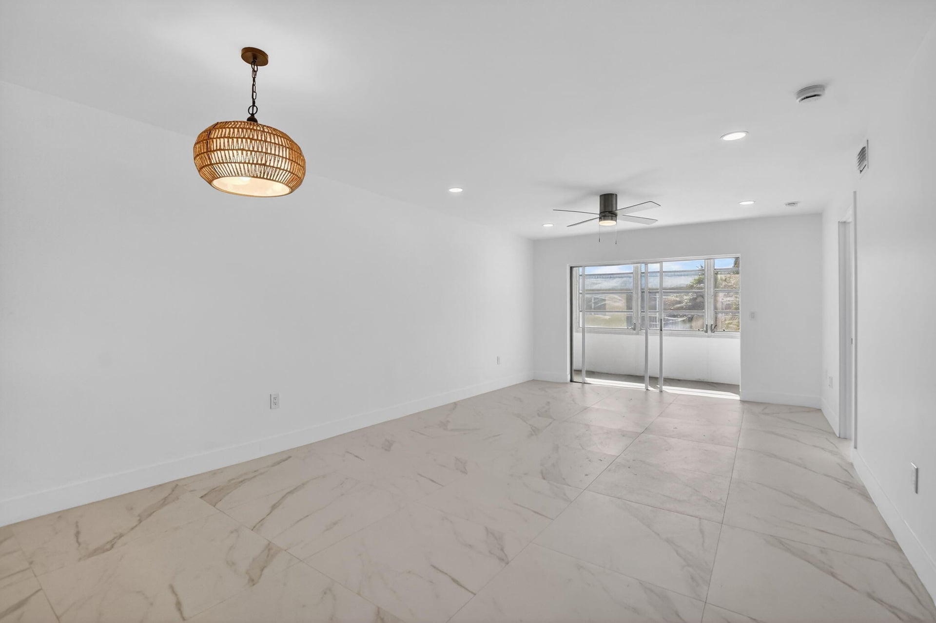  Unit 425 photo 10