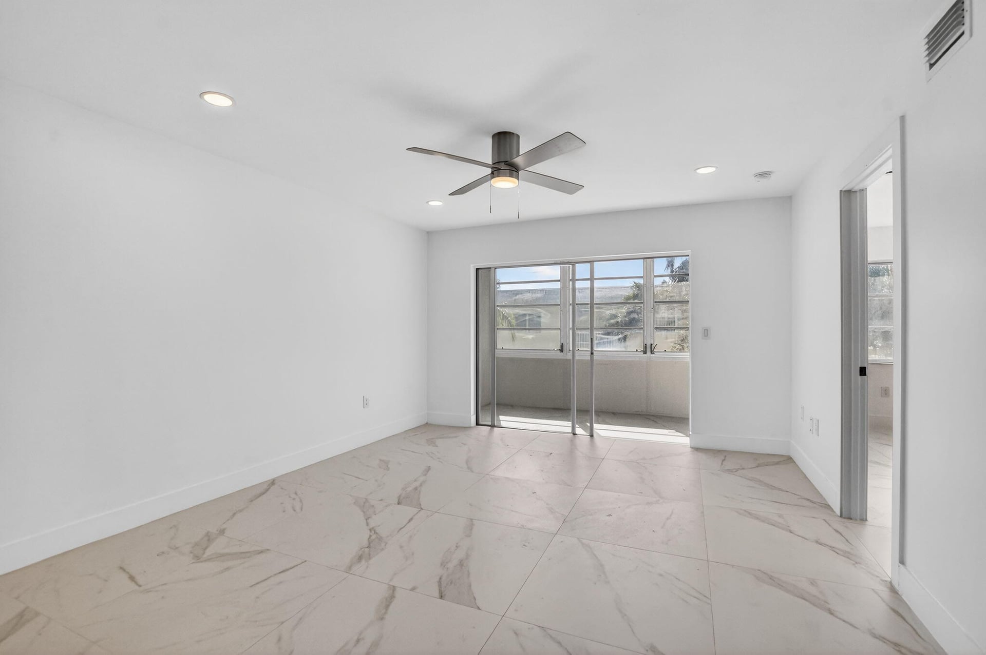  Unit 425 photo 12
