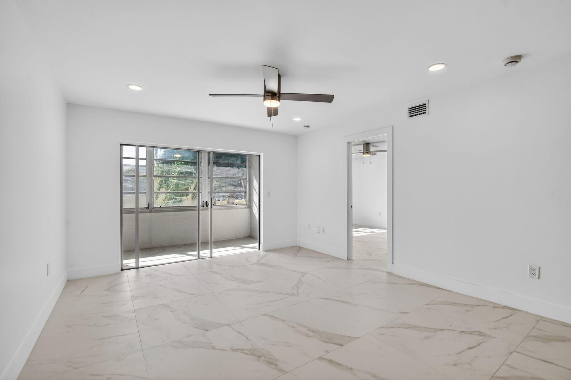  Unit 425 photo 13
