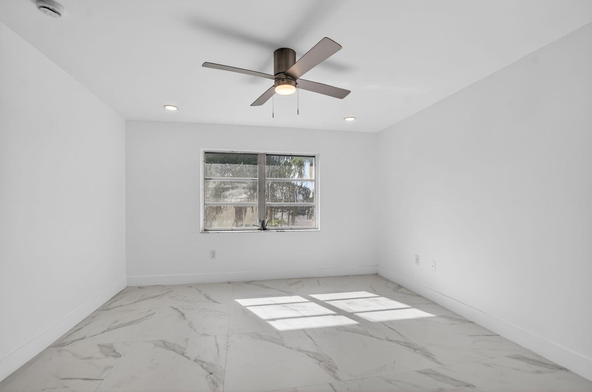  Unit 425 photo 18