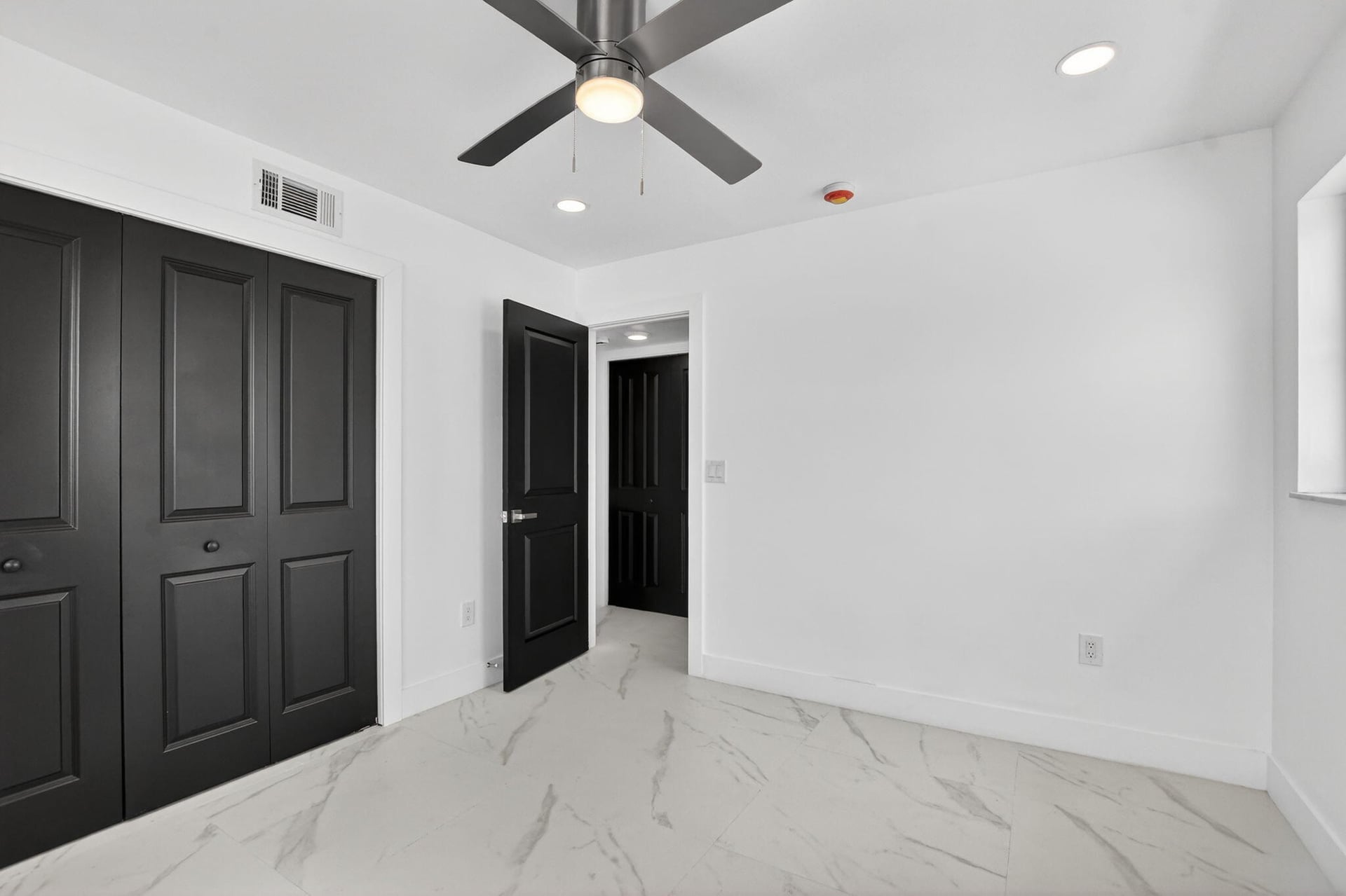  Unit 425 photo 26