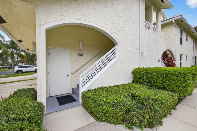 Unit 1609 photo 5