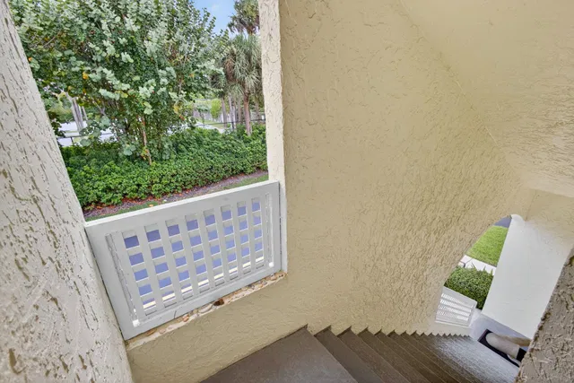 Unit 1609 photo 6