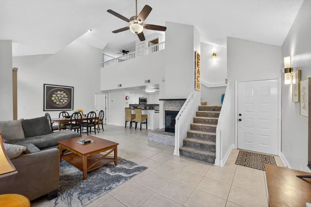 Unit 1609 photo 8