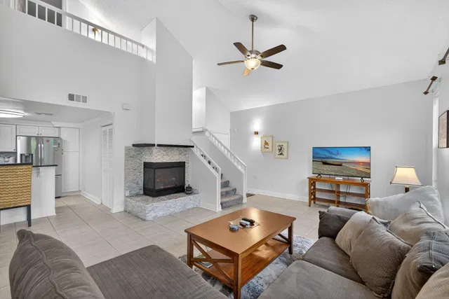 Unit 1609 photo 10