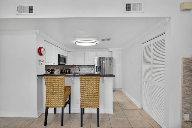 Unit 1609 photo 13