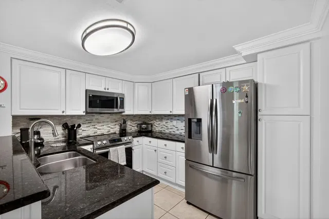 Unit 1609 photo 14