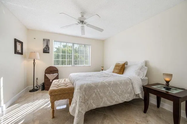 Unit 1110 photo 10