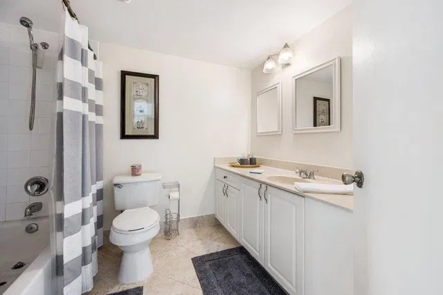 Unit 1110 photo 9