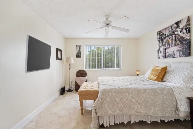 Unit 1110 photo 11