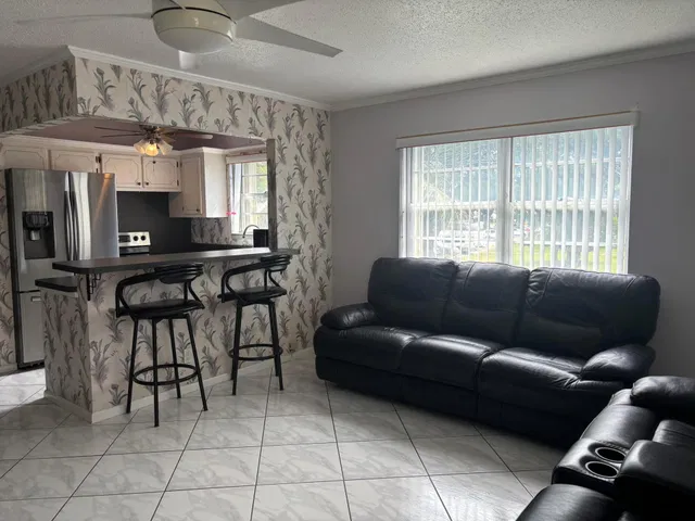  Residence photo 8