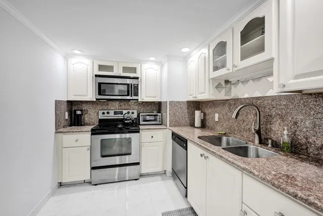 Palm Beach House Unit 805 photo 9