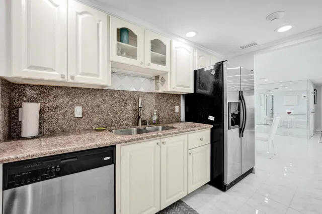 Palm Beach House Unit 805 photo 11