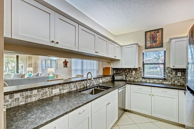 Unit 105 photo 6
