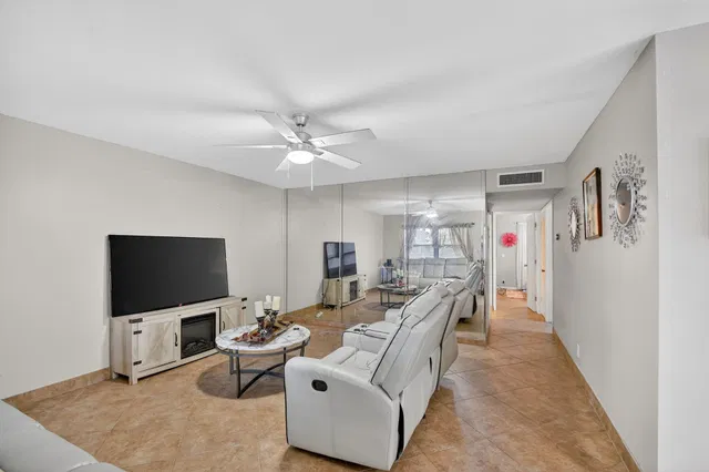 Residence photo 4