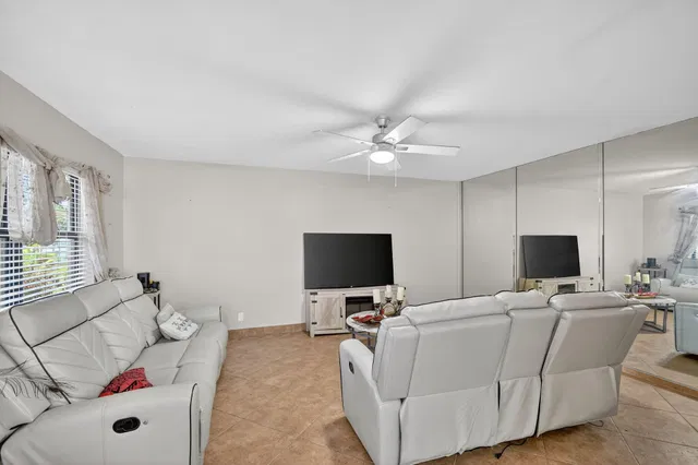 Residence photo 5
