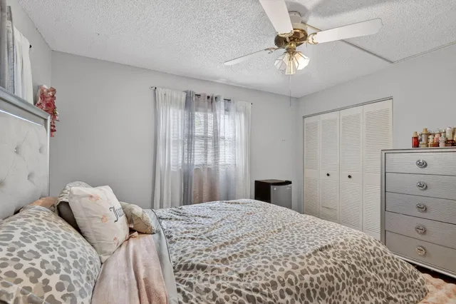 Residence photo 17