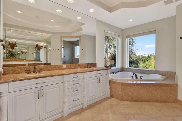 Golden Harbour Residence photo 40
