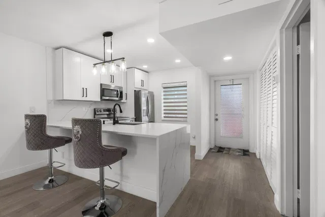 Unit 207 photo 5