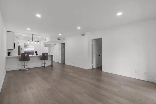 Unit 207 photo 9