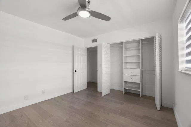 Unit 207 photo 14