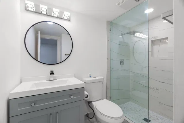 Unit 207 photo 15