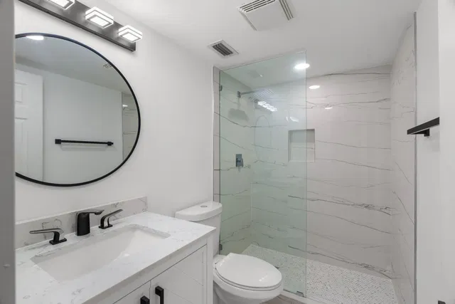 Unit 207 photo 19